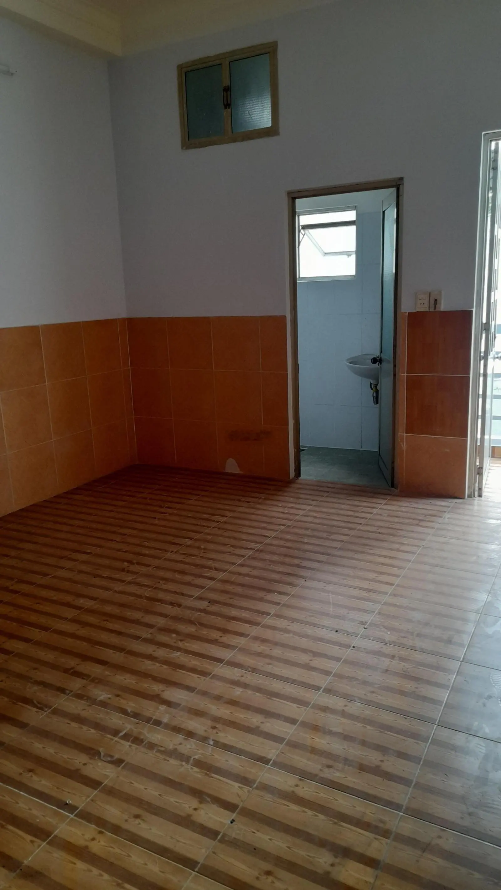 Ngộp tiền trả nợ bán nhà cấp 4 mặt tiền nguyễn bình phú xuân bà bè ngang 4m dài 17m 1 lầu sổ hồng