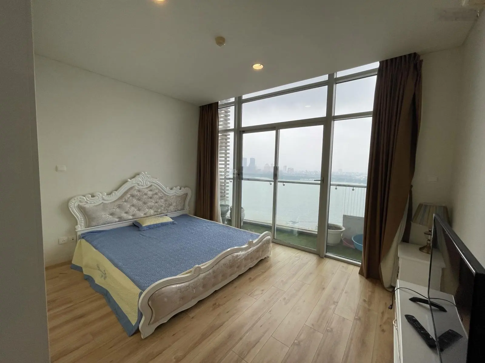 Bán căn hộ view triệu đô ngắm trọn hồ Tây tầm nhìn 180 độ, full nội thất cao cấp, thiết kế đẹp, 4PN