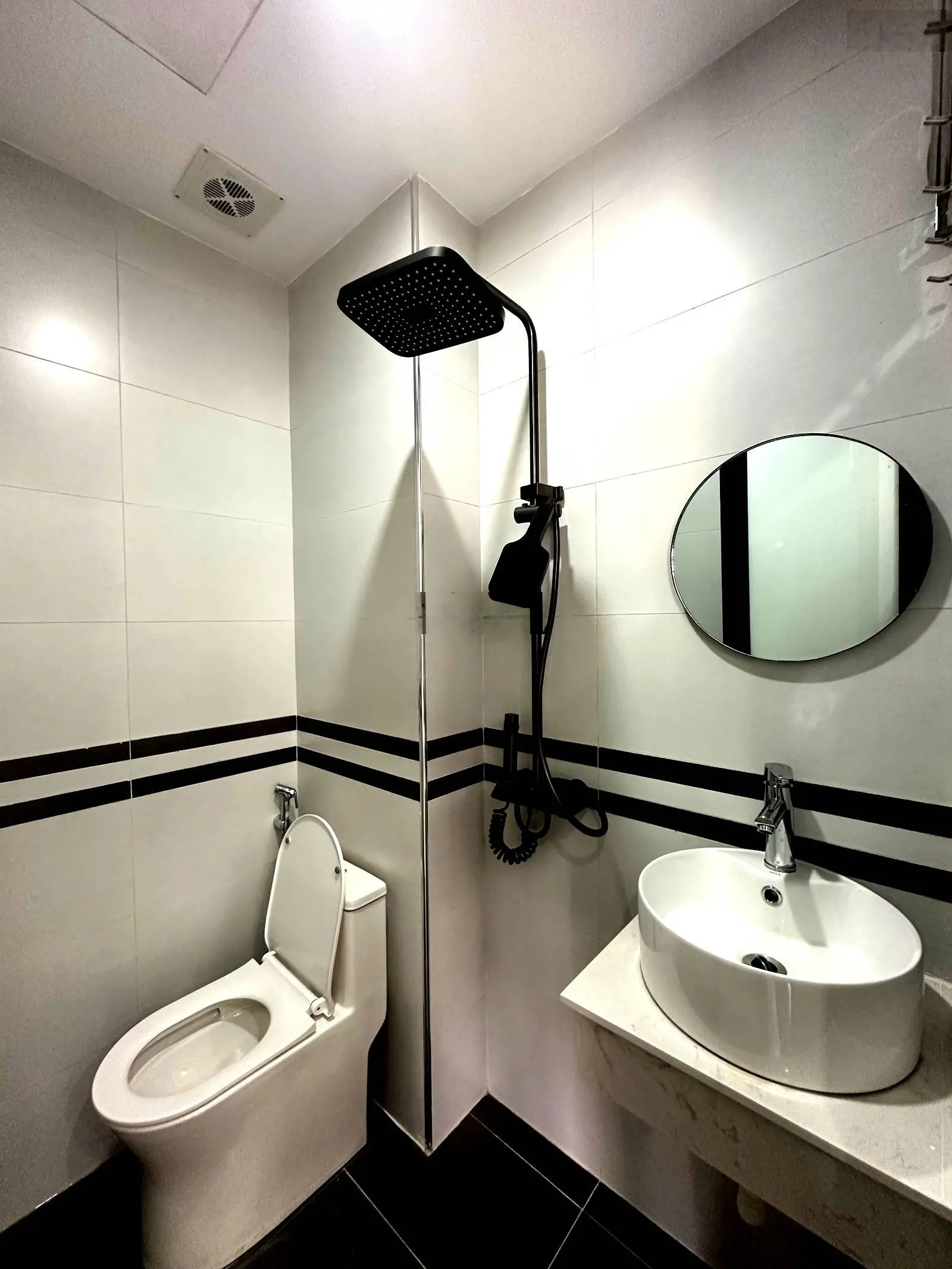 Bán nhà xây mới 100% full nội thất ngõ 66 Võng Thị Diện tích 100m2, 7 tầng, MT 5,7m, giá 26 tỷ