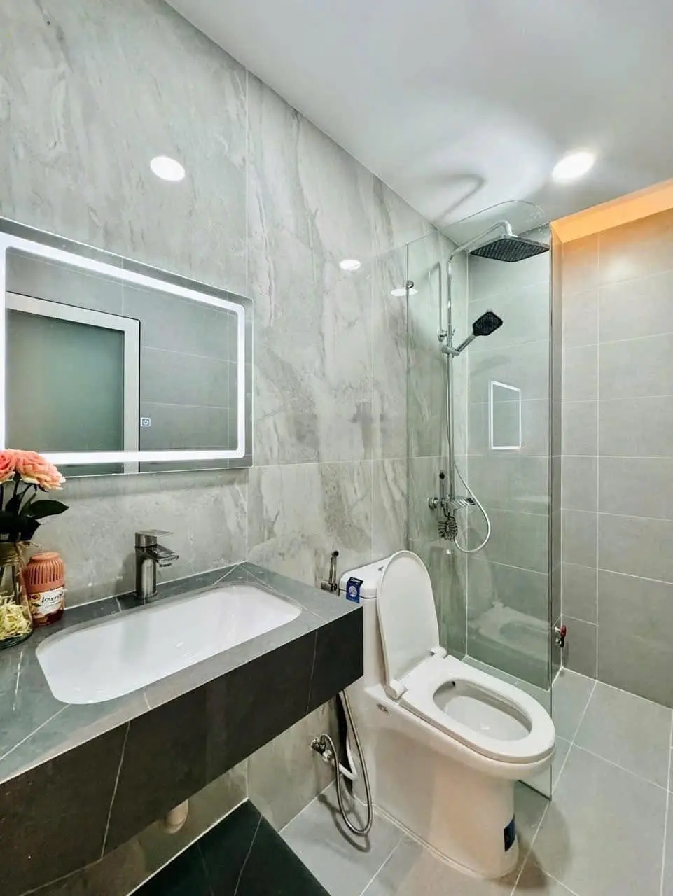 Giá siêu rẻ quận 7, đường bùi văn ba, chỉ 3 tỷ 550 - dt50m2, kc-5 lầu, nhà đẹp - sổ sẵn - hoàn công