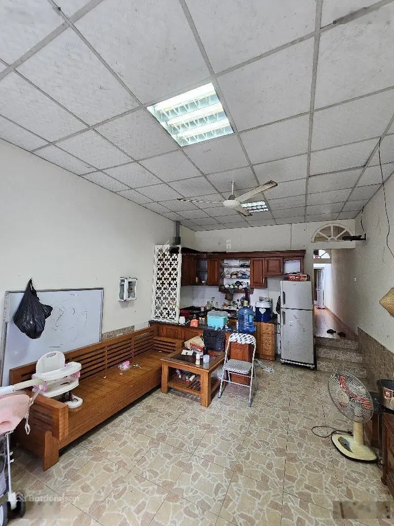 Bán đất 67m2, tặng nhà cấp 4, đủ công năng, phố Giang Biên, Long Biên