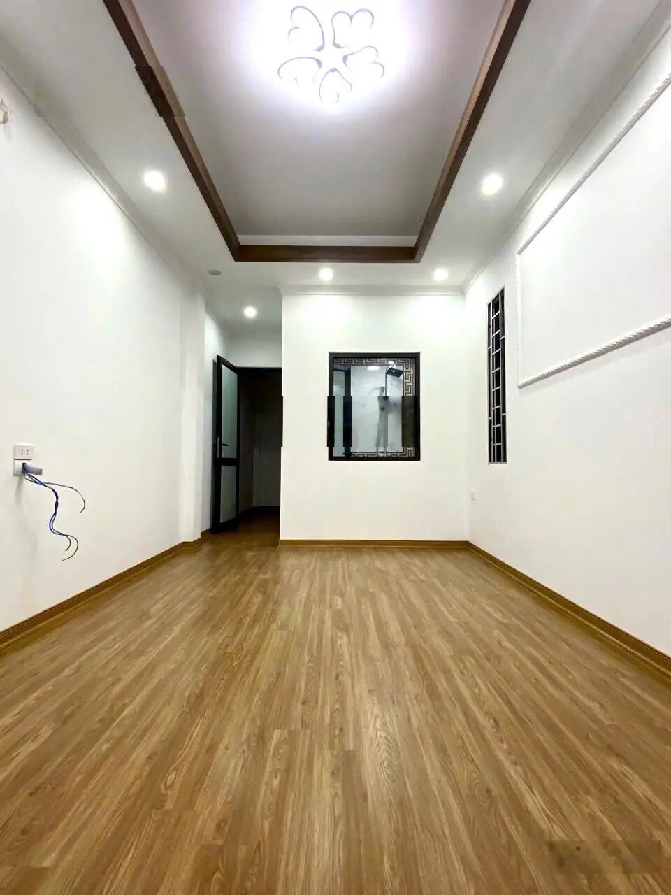3 căn 5 tầng ảnh thật đường thông ôtô đỗ cửa chỉ hơn 4 tỷ ngay trạm bơm gần kđt Đô Nghĩa 0945134705