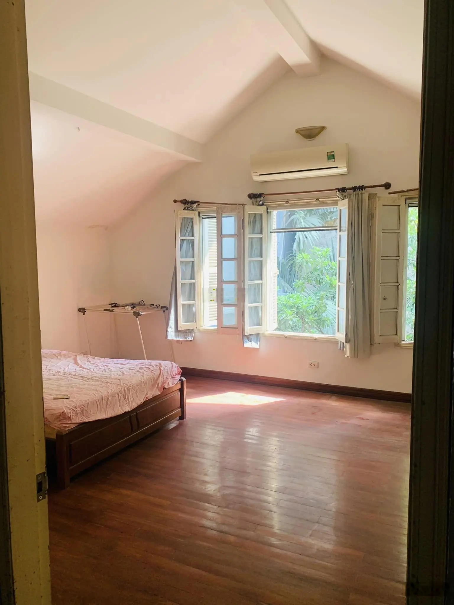 Bán biệt thự phố Tô Ngọc Vân, Tây Hồ, ô tô, đầu tư, DT 230m2* MT 9m* giá 260tr/m(60 tỷ)