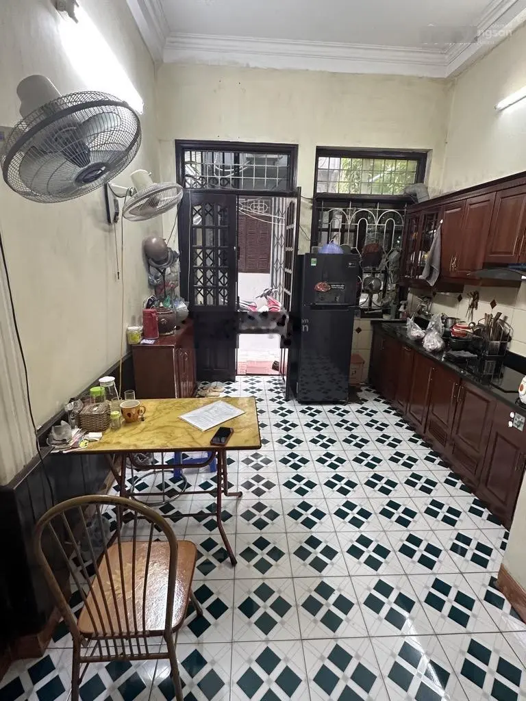 Cực hiếm, bán nhà chợ xanh cầu giấy 2 mặt ngõ ô tô kinh doanh đỉnh, 35,5 m2, giá 12,5 tỷ.