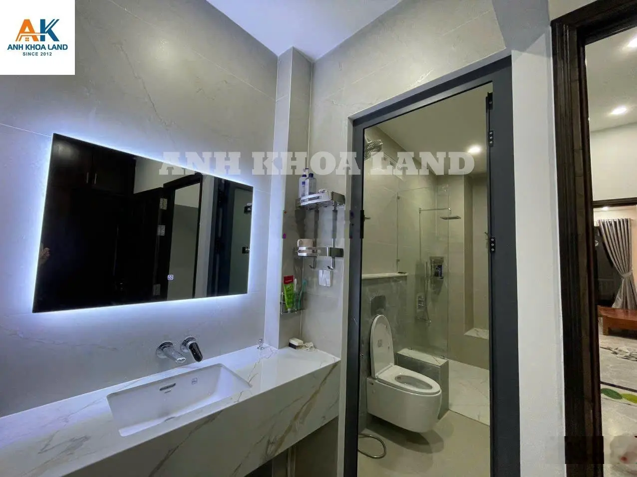 Nhà đẹp ở ngay ngay trường học 1 trệt 1 lửng 2 lầu, 122m2, 4PN, 4WC, Quận 9, HCM, 12.8 tỷ