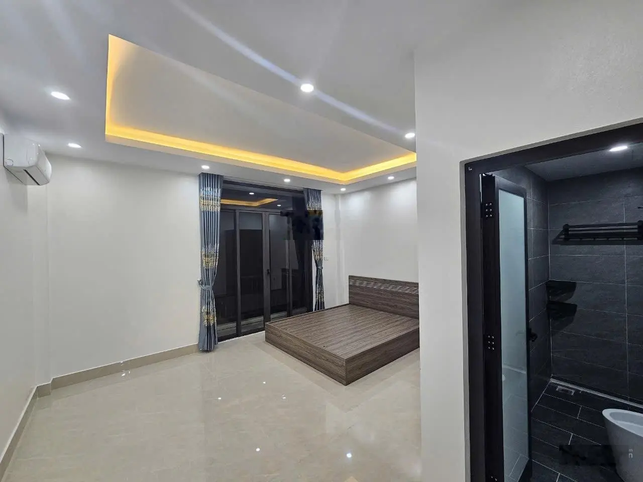 Cần bán nhanh căn liền kề shophouse mặt Lý Anh Tông đã hoàn thiện cơ bản có thể ở luôn