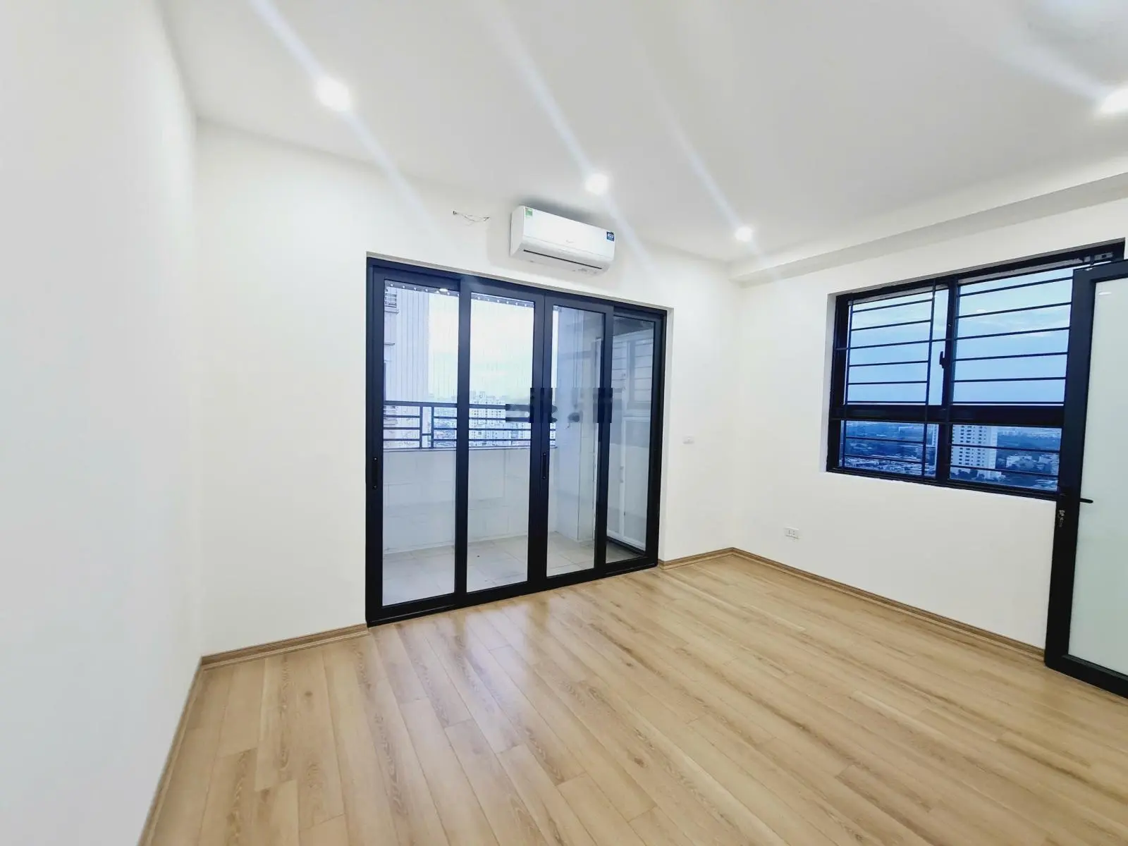 Giá tốt nhất khu vực! Bán gấp căn hộ CT8 Đại Thanh - căn góc, view đường 70