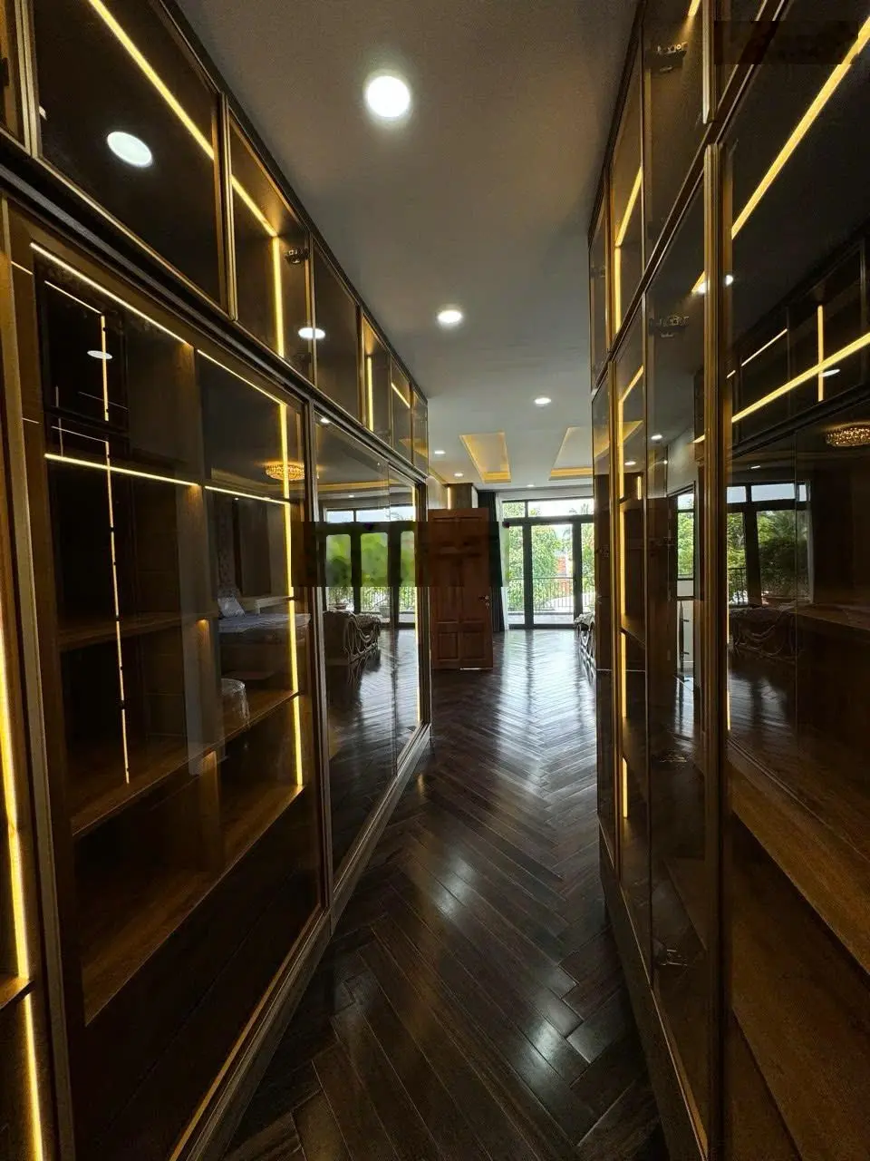 Biệt thư sân vườn nghỉ dưỡng Hóc Môn, hồ bơi, DT 35mx25m, đường 10m, diện tích 875m2, 5PN 6WC