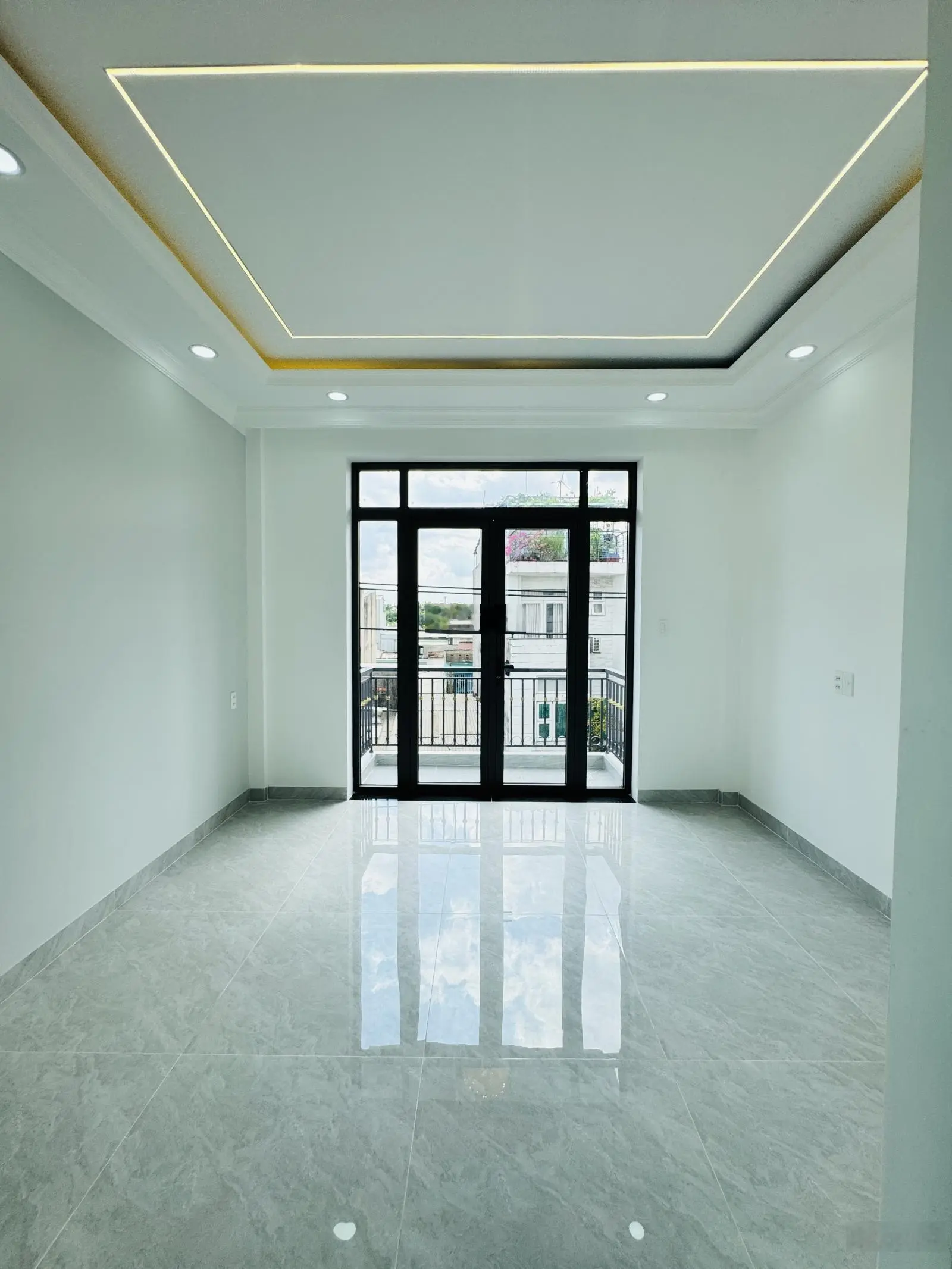 Nhà mới Tặng nội thất Đối diện Vạn Phúc City, Đường Ô tô Kinh doanh buôn bán, SHR Vào Ở ngay.