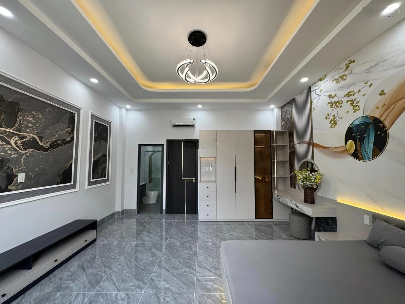 Bán nhà 1 trệt 2 lầu có 4 phòng ngủ KDC Trung tâm VH Tây Đô Cần Thơ, nội thất cao cấp