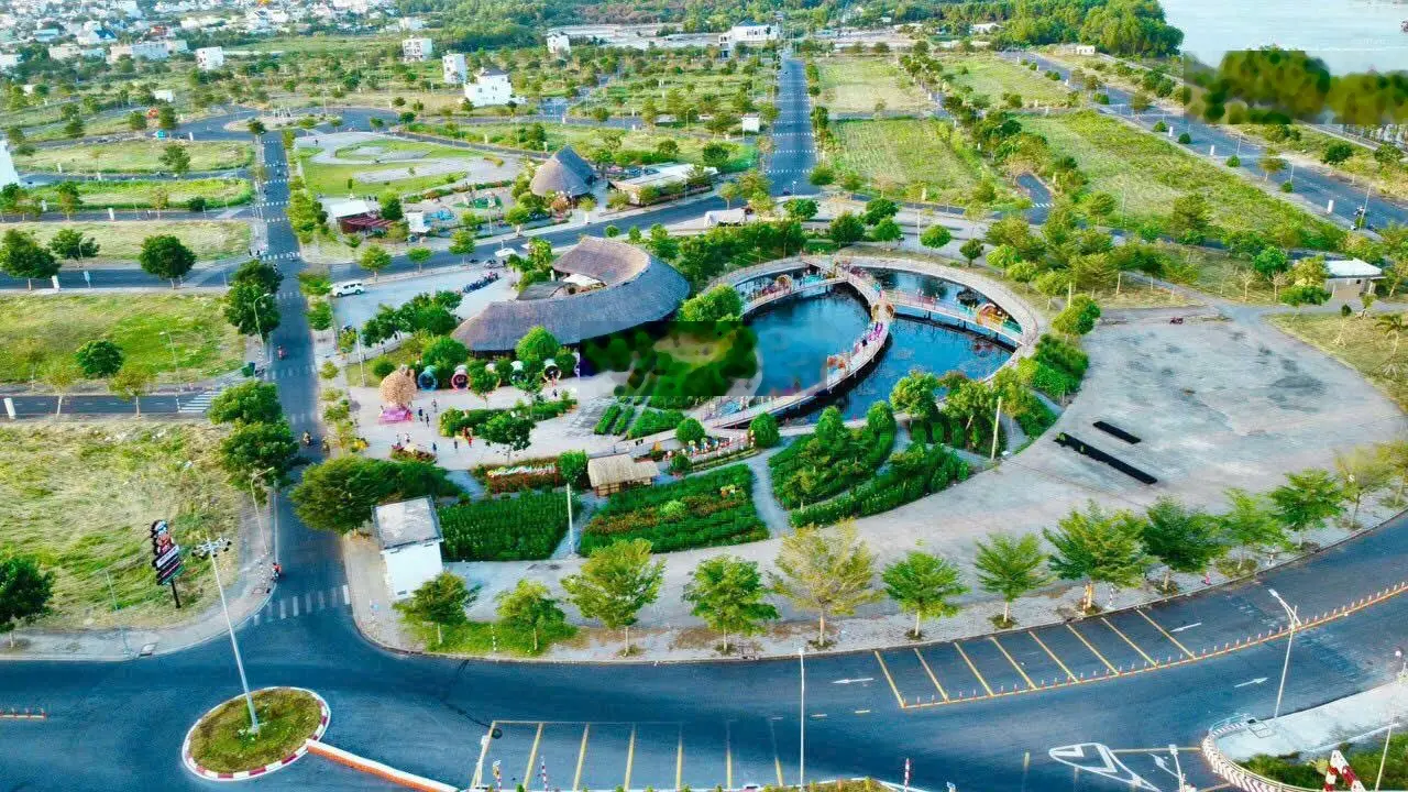 2 nền cạnh công viên, sân thể thao, giá rẻ nhất dự án chỉ 1,65 tỷ/ nền 80m2. Hướng Nam, Bắc