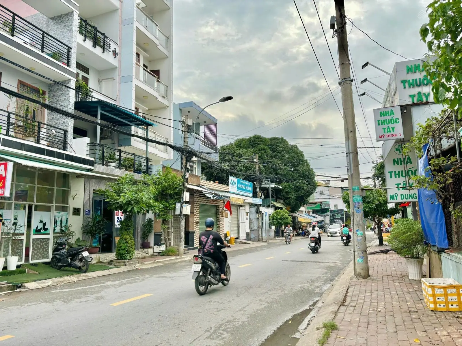 Nhà 2MT đẹp mới 2 tầng 6tỷ5 vuông vức HXH 6m Hồ Bá Phấn, Phước Long A ngay Xa Lộ Hà Nội hỗ trợ bank