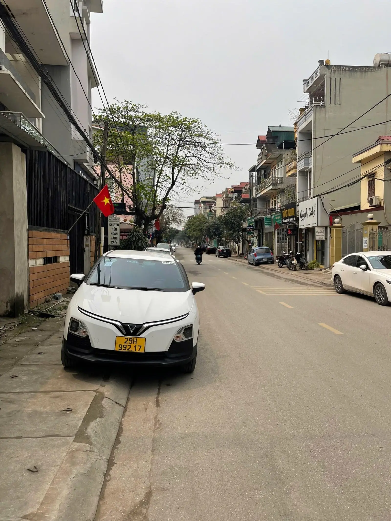 Bán đất tặng nhà 3 tầng mặt phố Lâm Tiên thị trấn Đông Anh, kinh doanh vô địch, dòng tiền.
