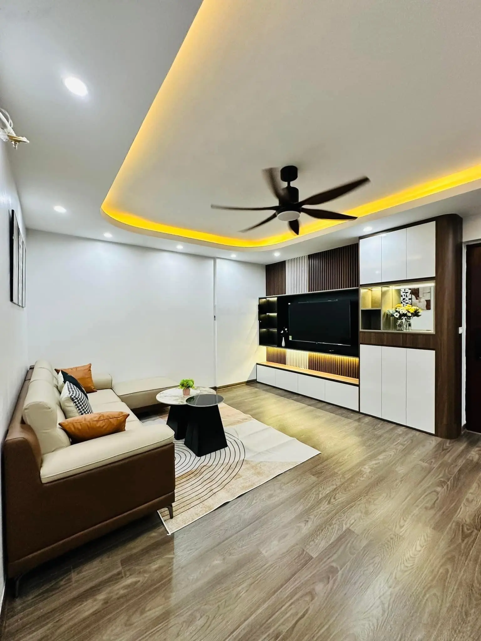 Cần bán chung cư CT4A1 Linh Đàm căn góc 2 mặt thoáng