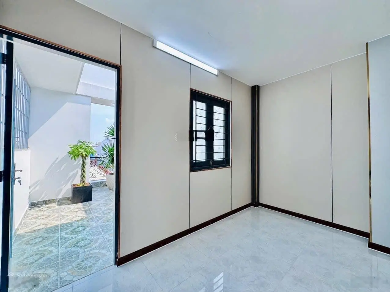 Chính chủ cần bán nhanh nhà đẹp Nguyễn Văn Nghi- GV. DT: 64m2. GIÁ 3TỶ560. Cho thuê 18tr/th. Sổ sẵn