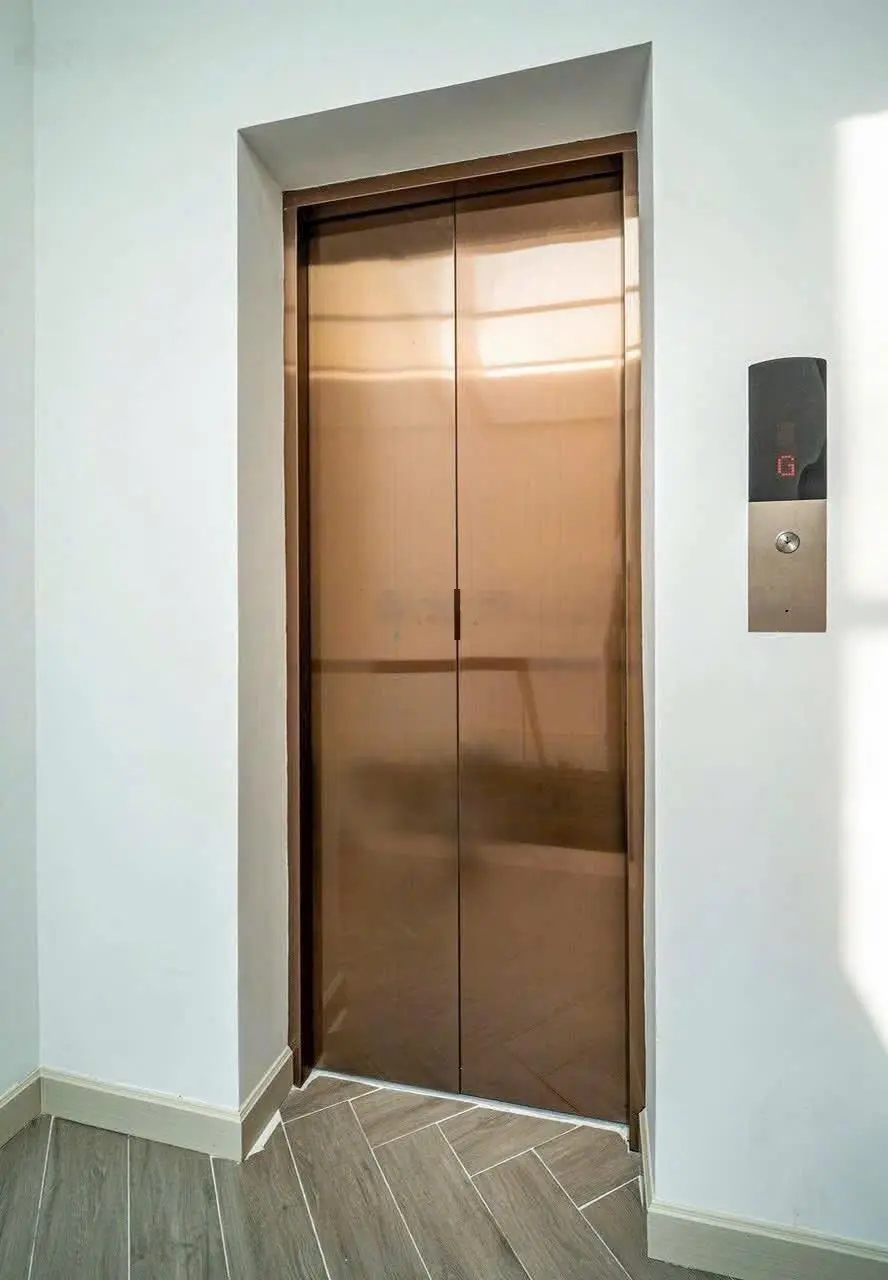 Bán Căn Nhà gần 500m2 SD 5 Tầng 115m2 (5.5x21) chỉ 26.2 tỷ TL. Full Nội Thất Cao Cấp, Thang máy.