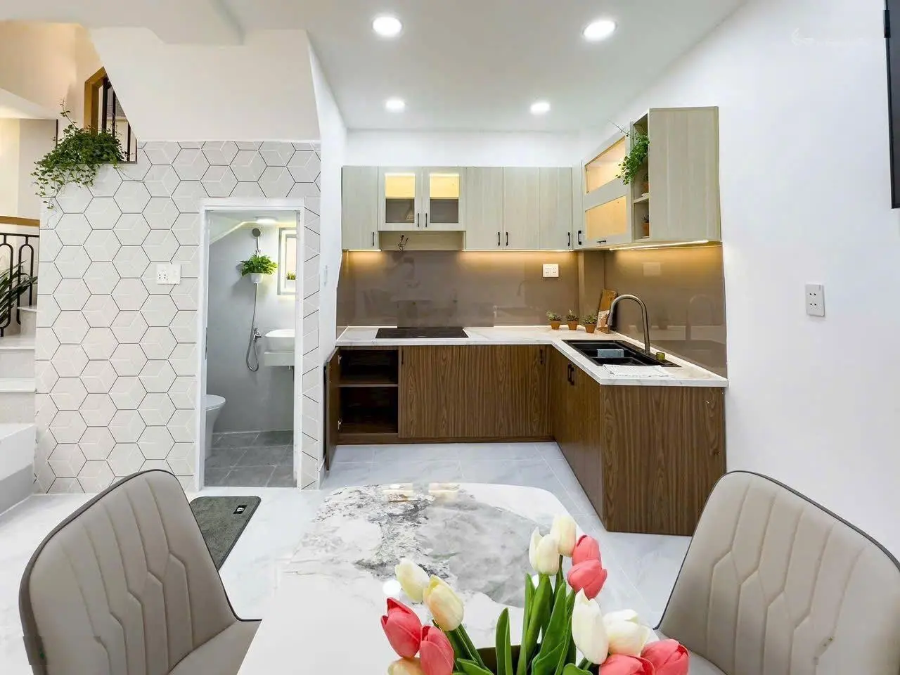Bán nhà có thang máy, 4 lầu, Đ. Đào Duy Anh Phường 9 Phú Nhuận, DT 75m2, LH 0896 465 ***