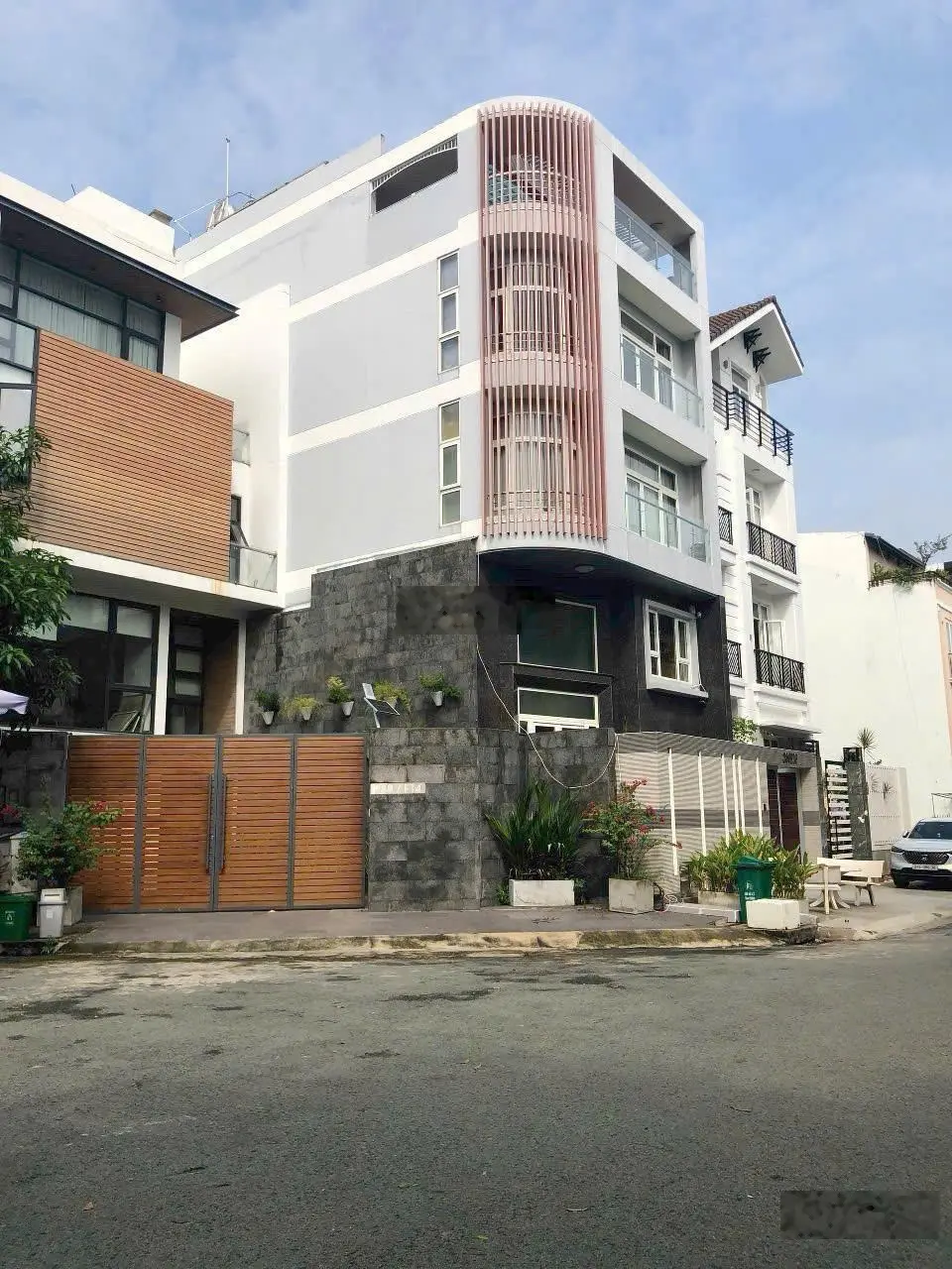 Chính chủ cần bán nhà MT ngay Thành Thái Q10_DT(4x20m)_ 5 tầng_Giảm 24 tỷ, cho thuê 70 triệu/th