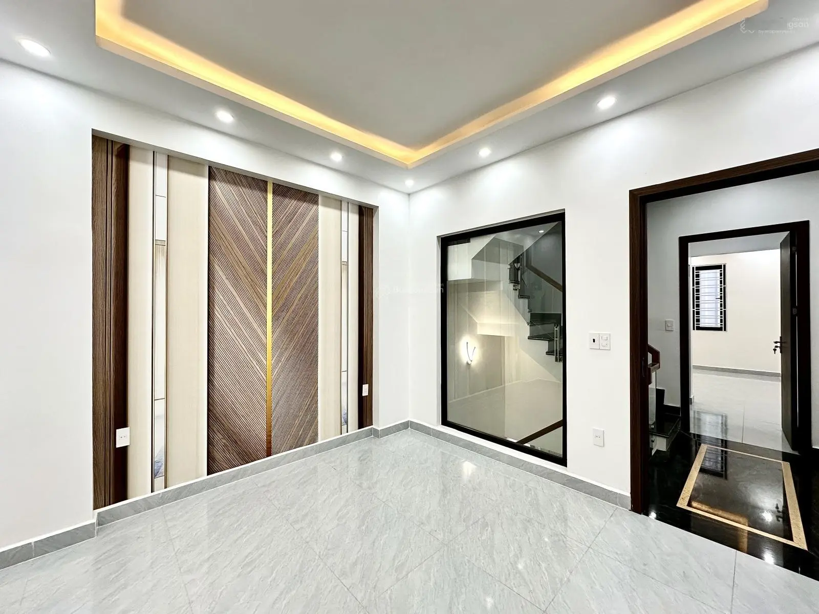 Nhà 4 tầng xây mới phố Thiên Lôi, thiết kế đẹp, đầy đủ công năng