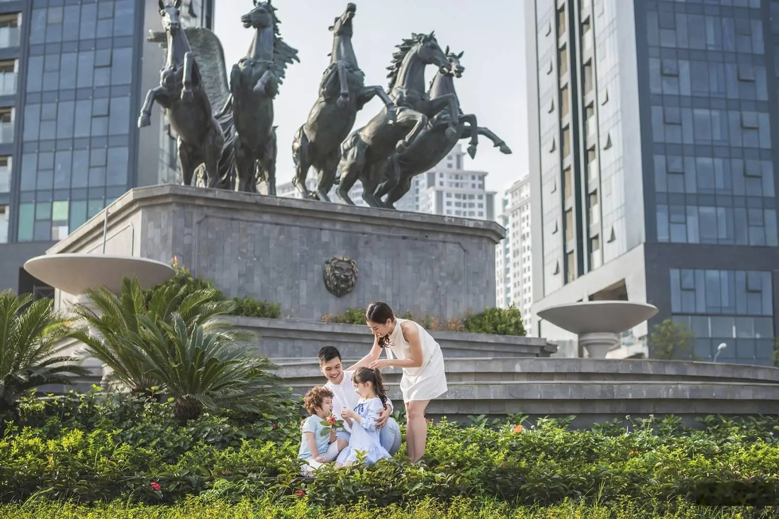 Bán 02 căn biệt thự Sunshine City siêu đẹp, cam giá bán tốt nhất thị trường