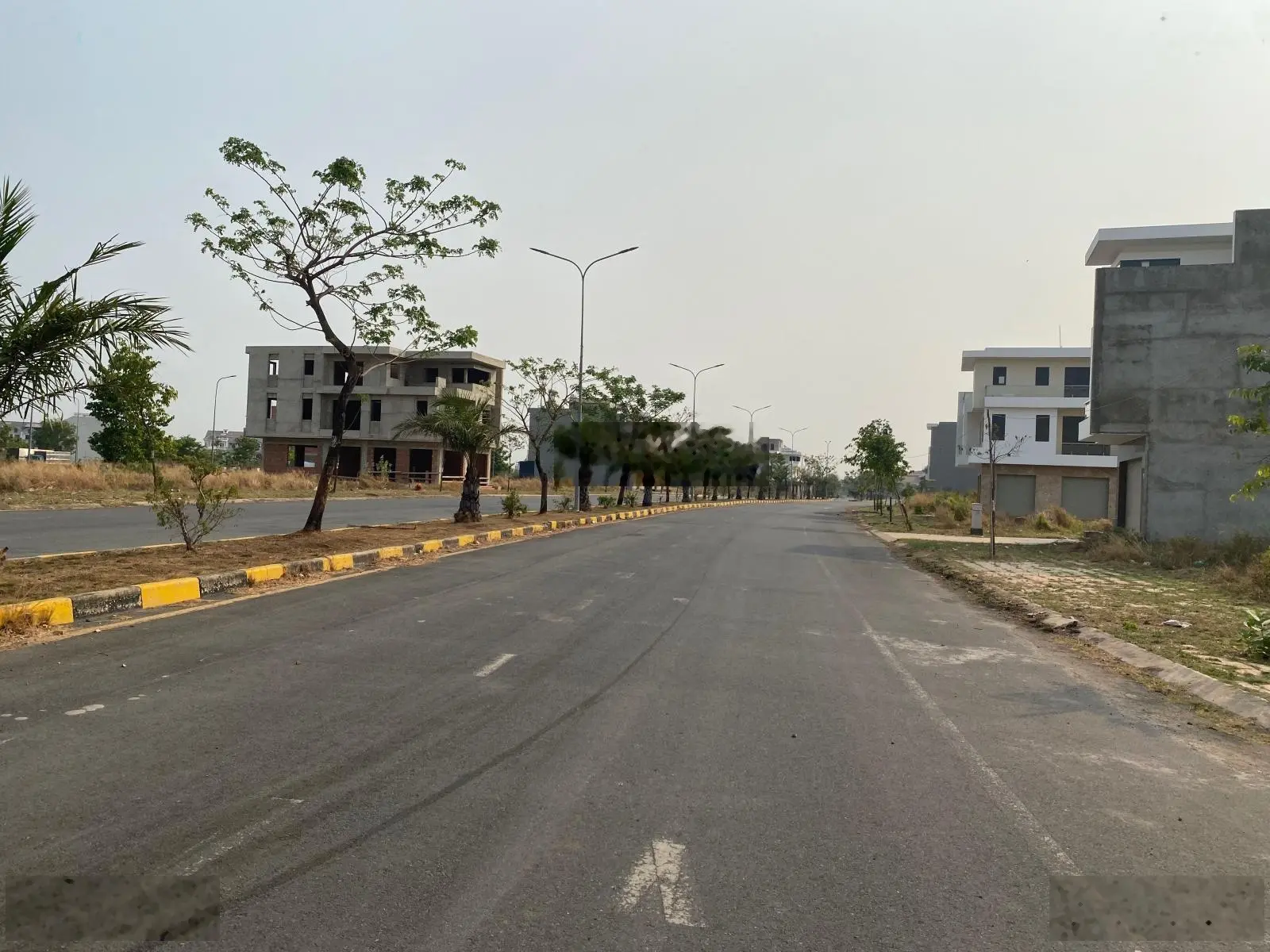 Cắt lỗ 300 triệu, bán nhanh lô đất 2 mặt tiền lớn 21m thông ra trục chính khu Long Hưng City