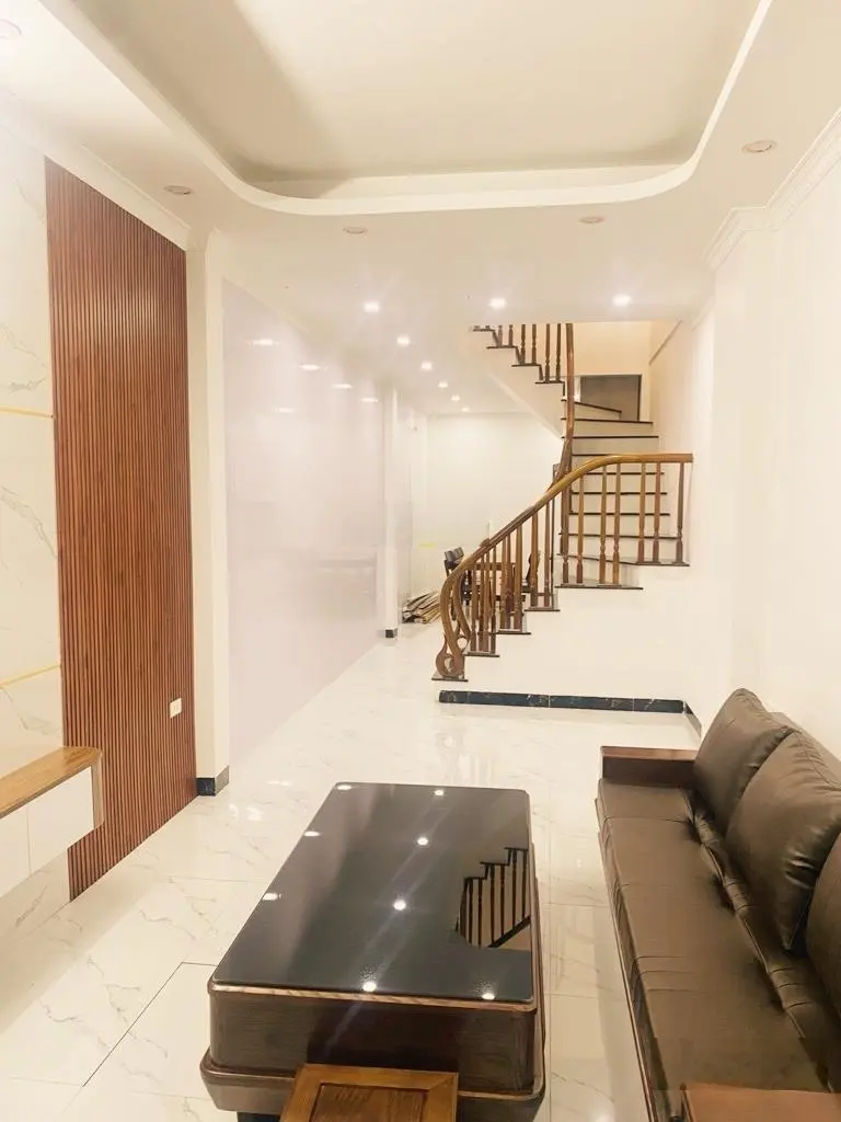 Bán nhà Phố Trạm, Long Biên full nội thất 45m2x5T giá nhỉnh 6tỷ(ô chờ thang máy)