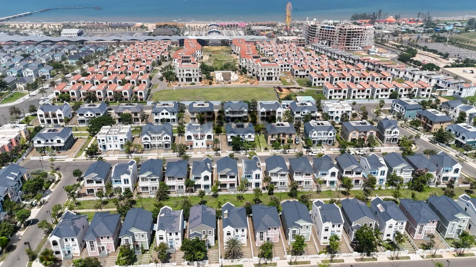 Cắt lỗ Biệt thự Novaworld Phan Thiết 10x20m, full nội thất giá chỉ 6,5 tỷ, vào ở ngay LH 0906 314 ***