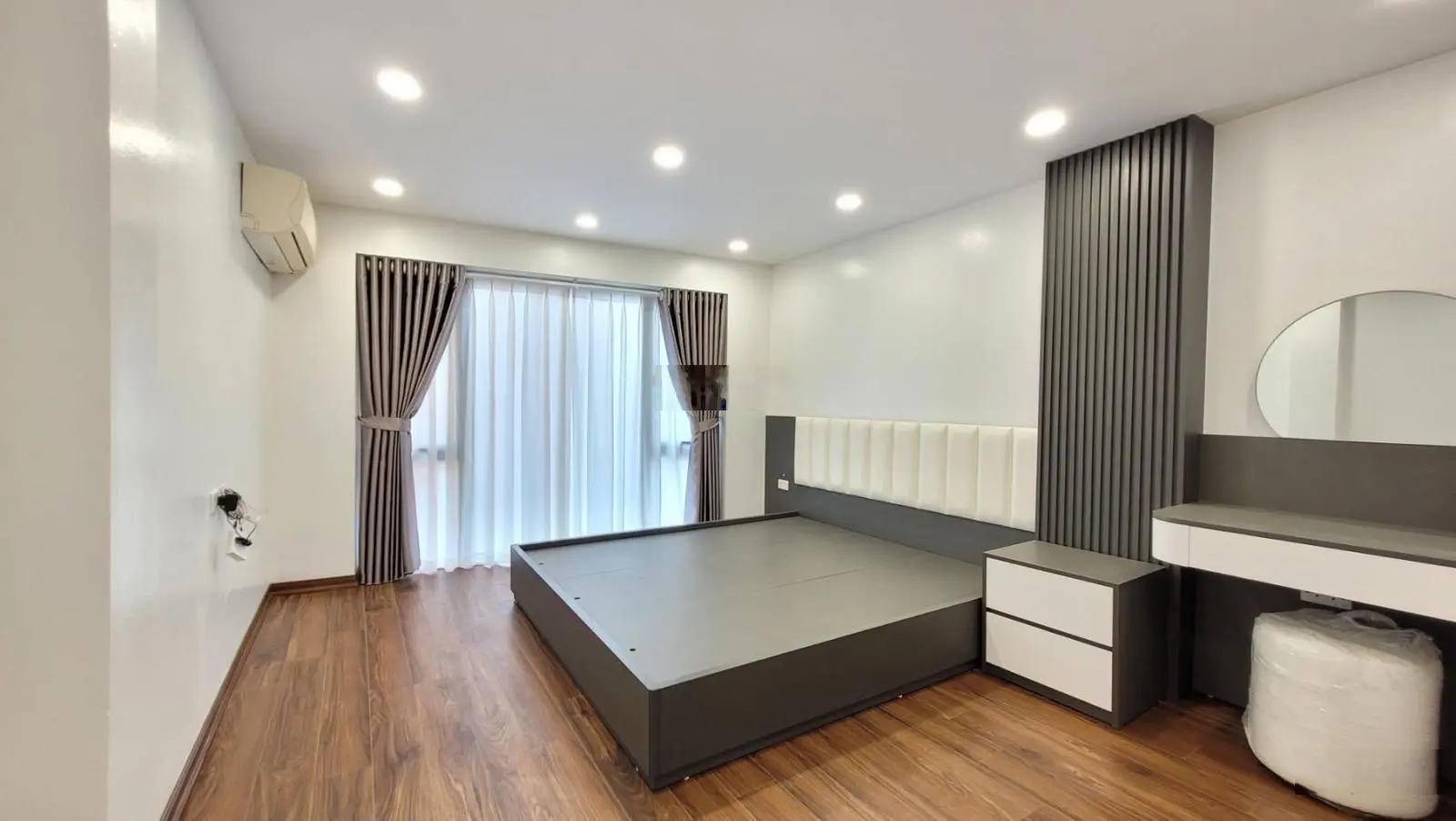 Nhỉnh 4 tỷ sở hữu nhà 5 tầng đẹp trung tâm Phúc Lợi 20m ra ô tô tránh hàng hiếm giá tốt
