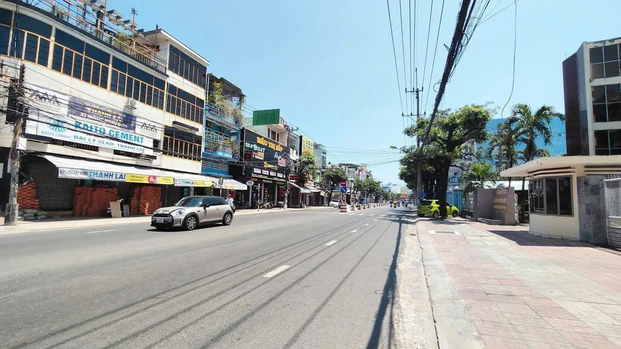 Bán đất tặng nhà còn dùng tốt- trung tâm nha trang hẻm ô tô tránh nhau