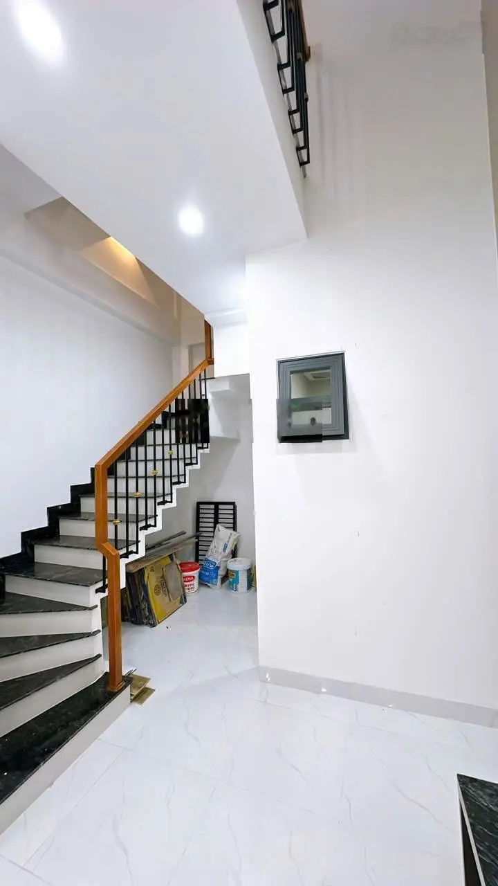 Nhà mới 100% Q4 khu đường số hàng mới: Căn mặt tiền đường Số, 3 tầng xe hơi ngủ trong nhà