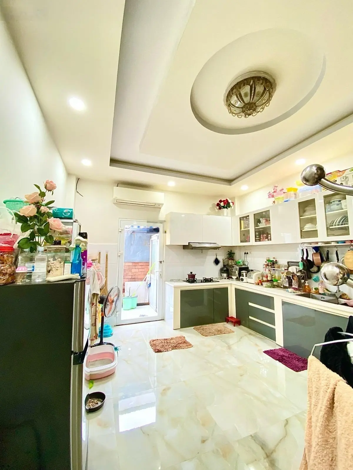 Mặt tiền kinh doanh - 11 tỷ 9 - đường 12m - nhà 3 tầng - 3PN -82m2( 4,1m x 20m )- Phường Phước Bình