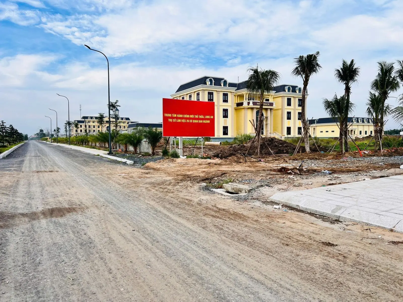 Lô góc 8x20m đối diện công viên, ngay trung tâm hành chính mới Thủ Thừa