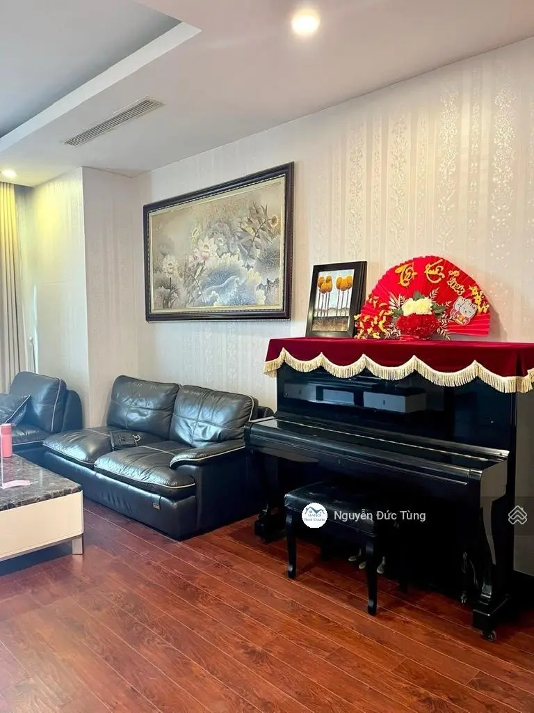 Bán gấp CCCC Royal City, 120m2, 2 ngủ, phòng khách siêu rộng, nội thất đẳng cấp, 10,3 tỷ