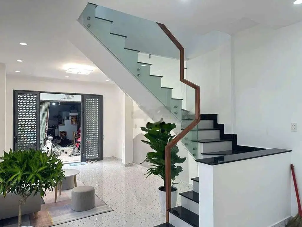 Kẹt bán trả nợ