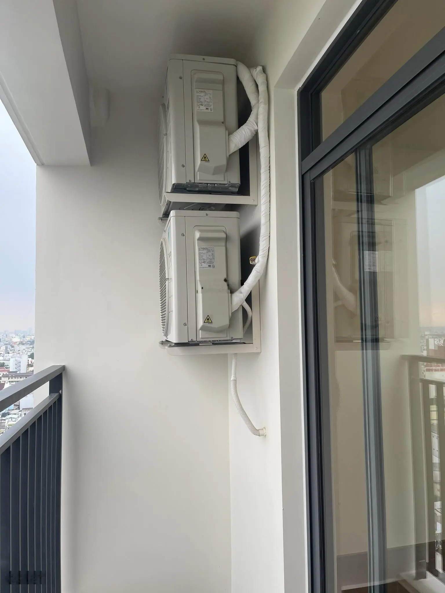 Bán Căn hộ Saigon Asiana, 3PN, 2WC, 90m2, góc, không nội thất, giá 4 tỷ 650, liên hệ: 0908 435 ***