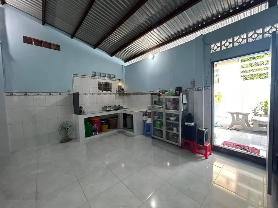 Nhà mặt tiền chính chủ cần bán! Tiện mở văn phòng công ty, ở lâu dài mua bán thuận tiện