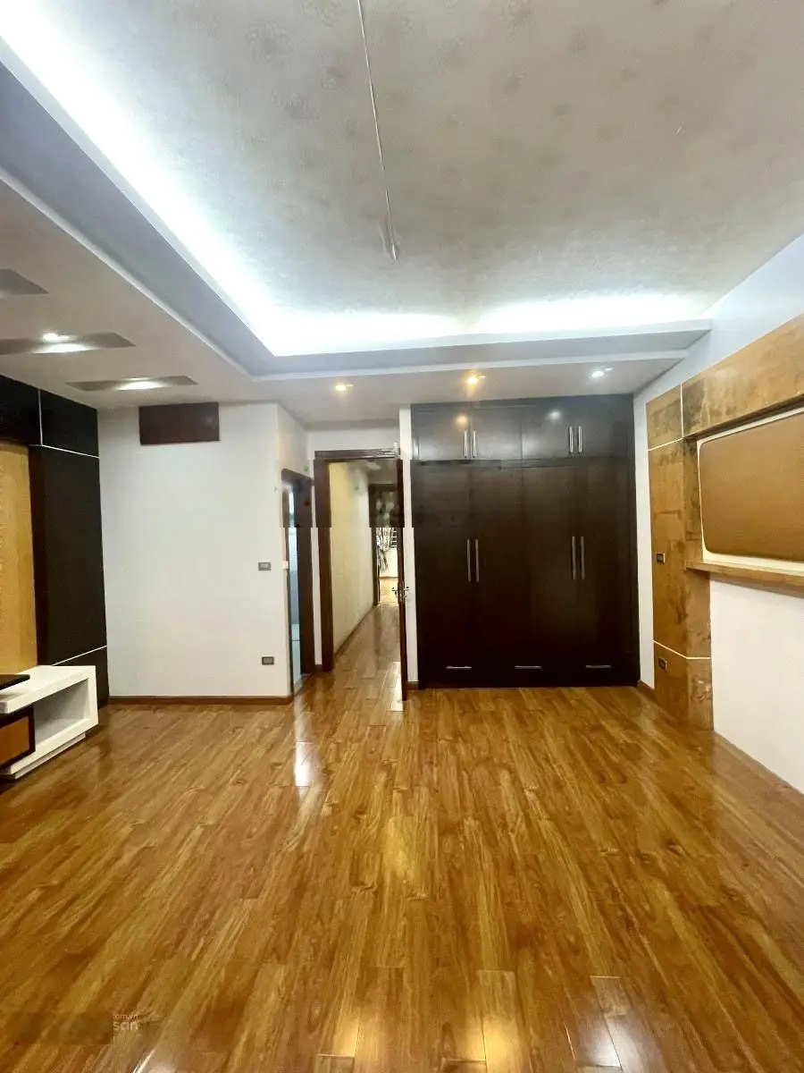 Nhà đẹp Vũ Ngọc Phan, ngõ thông ba gác, dân xây chắc chắn, vừa ở vừa cho thuê, 100m*6T