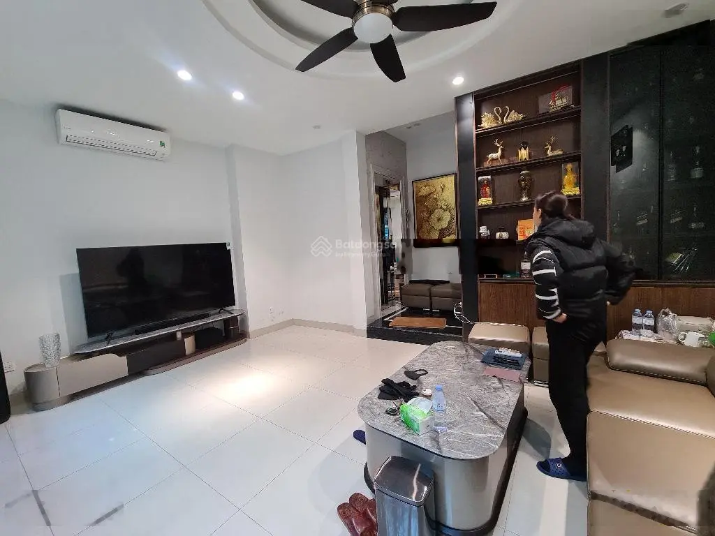 Bán nhà phố vip Đội Cấn Ba Đình 68 m2 * 6 tầng thang máy, ô tô, kinh doanh, ở đẳng cấp giá 18, 6tỷ