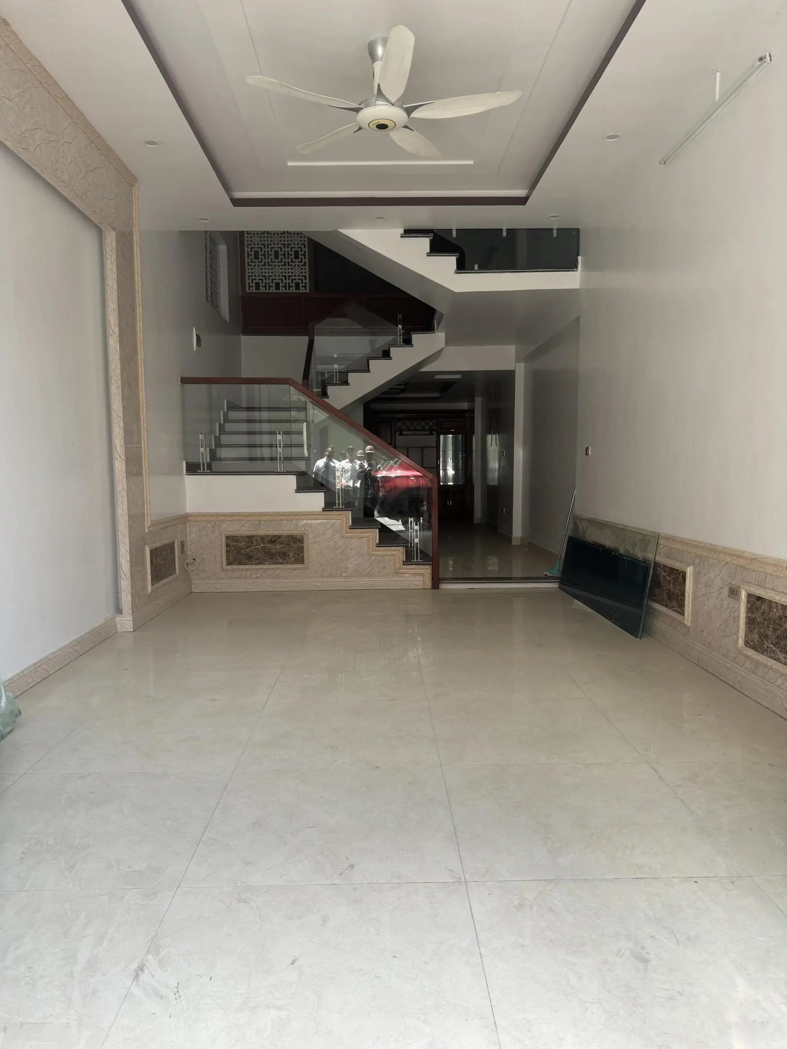 Chính chủ cần bán nhà 4 tầng Lực Hành, Hải An ô tô vào nhà DT: 65,6 m2 (ngang 4m) nở hậu