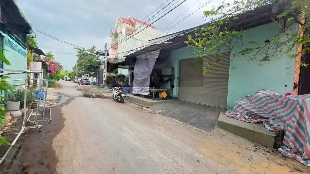 Bán đất tặng nhà đang cho thuê, gần trường học cấp 1,2,3 Dĩ An