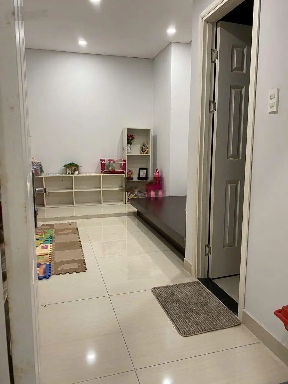 Đi nước ngoài bán gấp nhà hẻm xe hơi Vườn Chuối, Phường 4, Quận 3. Giá chỉ 4,1 tỷ. 0906 806 *** Ngân