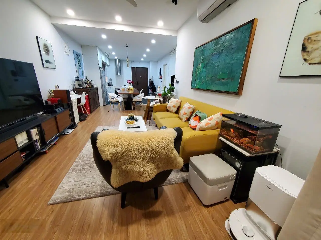 Chính chủ cần bán căn 87m2 tầng đẹp full nội thất cao cấp giá thiện chí bán. Thương lượng trực tiếp