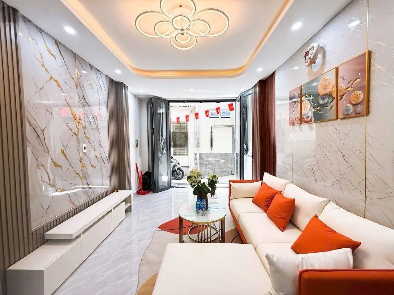 Chú Tám gửi bán căn Cô Bắc, diện tích 38m2, giá 2tỷ970. Sổ riêng, liên hệ đi coi nhà liền