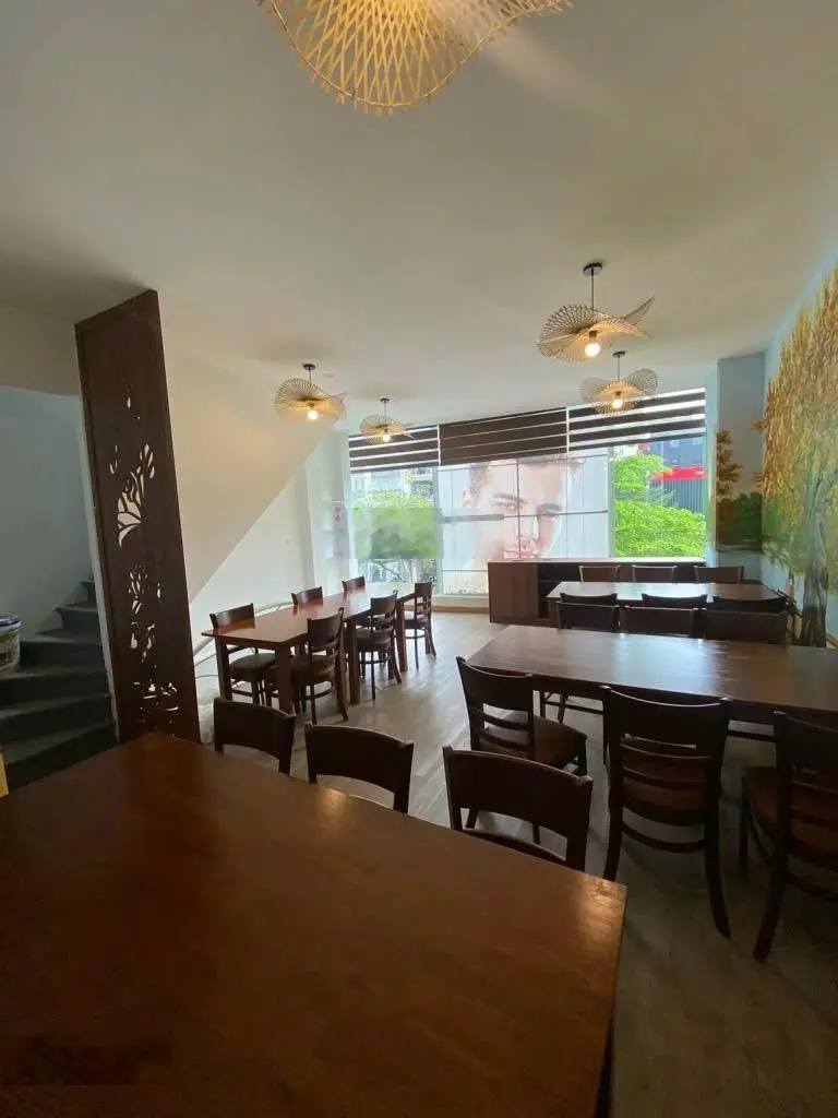Bán nhà mặt phố Chùa Bộc, 5 tầng x MT 6.2m, vỉa hè rộng, thông sàn kinh doanh, HS gần 100tr/tháng