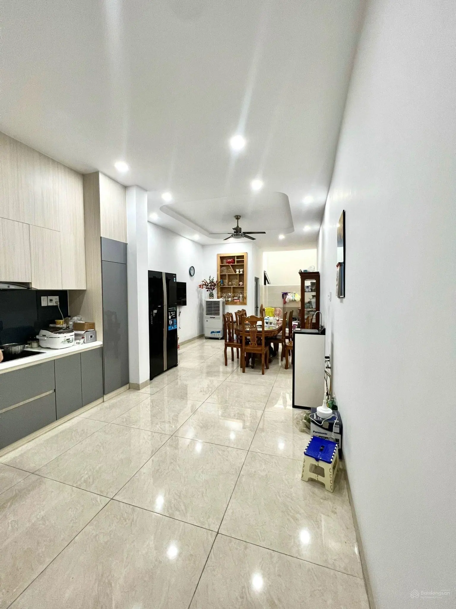 Bán nhà 4 tầng mặt tiền đường Hồng Bàng nội thất đẹp, có thang máy