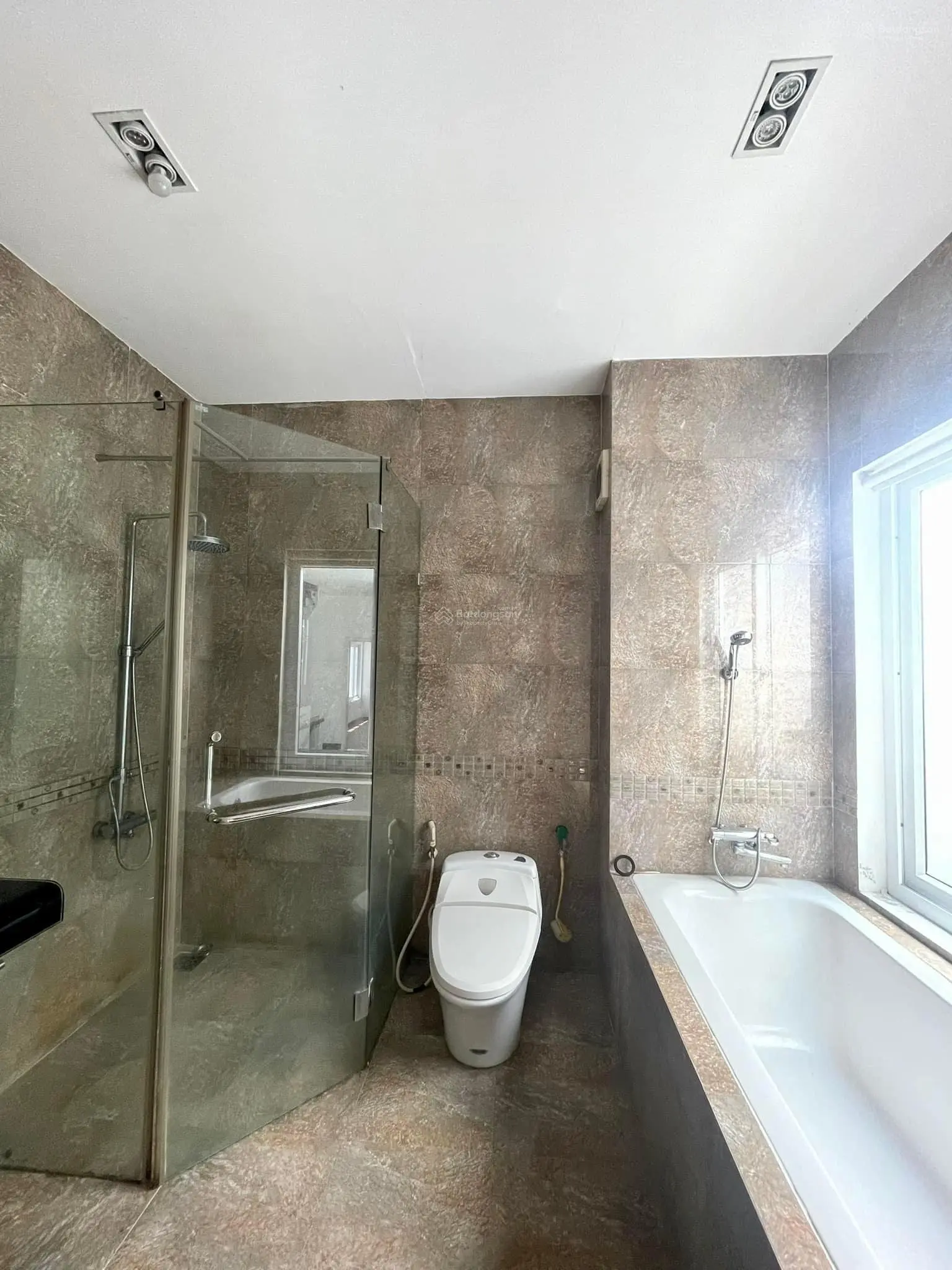 Siêu rẻ! Bán nhà 4 tầng 110m2 7PN khép kín đường Nguyễn Công Trứ - Sơn Trà cách biển 20m - 14.5 tỷ