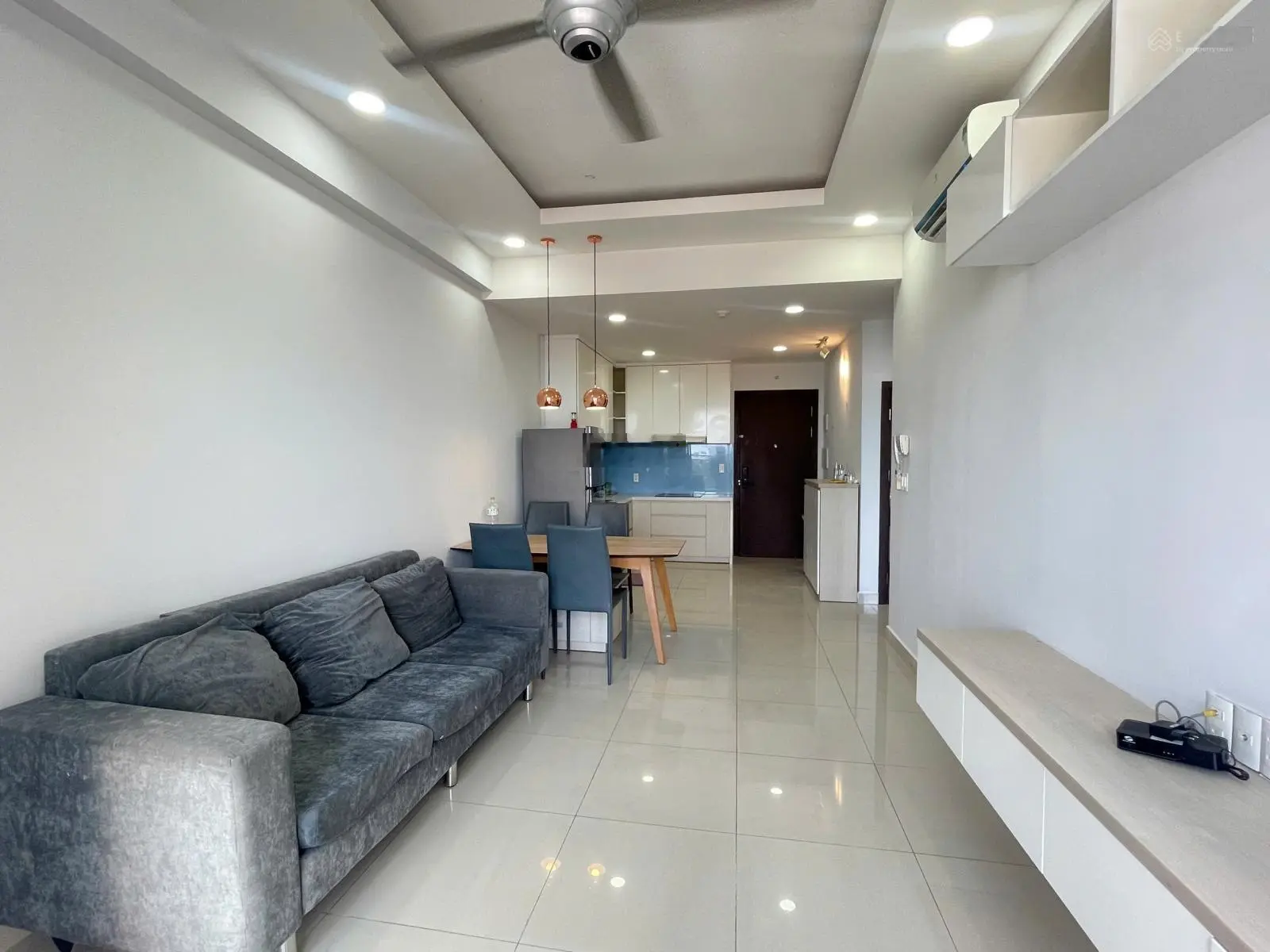 Bán căn hộ 2 phòng ngủ, 74m2, đầy đủ nội thất, Giá: 4.250 tỷ, tòa The Botanica, Novaland, Tân Bình