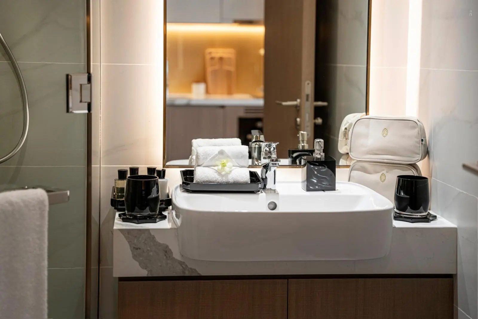 Chủ đi nước ngoài định cư cần nhượng lại căn hộ mới, đẹp sát sông Đà Nẵng. View sông Hàn, thành phố