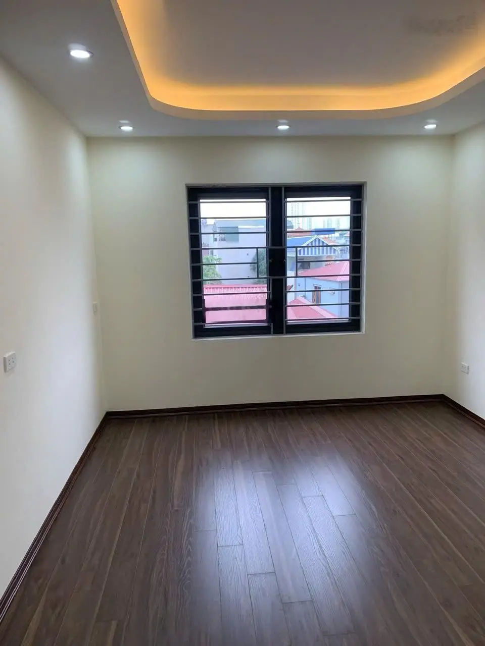 Bán nhà Tổ 12 cạnh khu đô thị, 20m ra đường ô tô tránh nhau, 5 tầng 4 phòng ngủ full nội thất