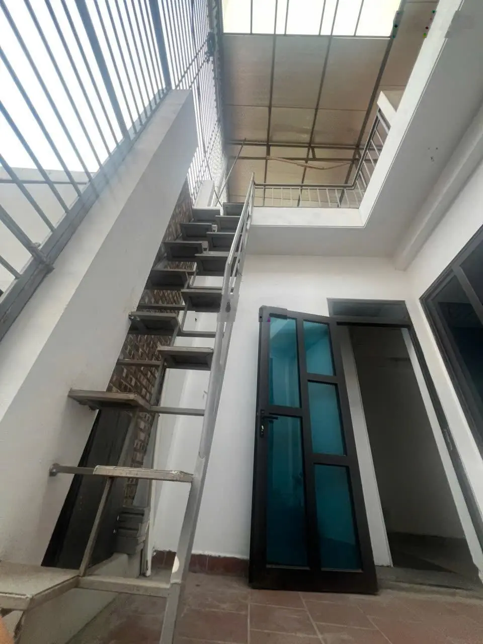 Bán nhà phố Tứ Liên, Tây Hồ, 1 nhà ra mặt phố, thang máy, DT 80m2* 5 tầng* giá 16tỷ